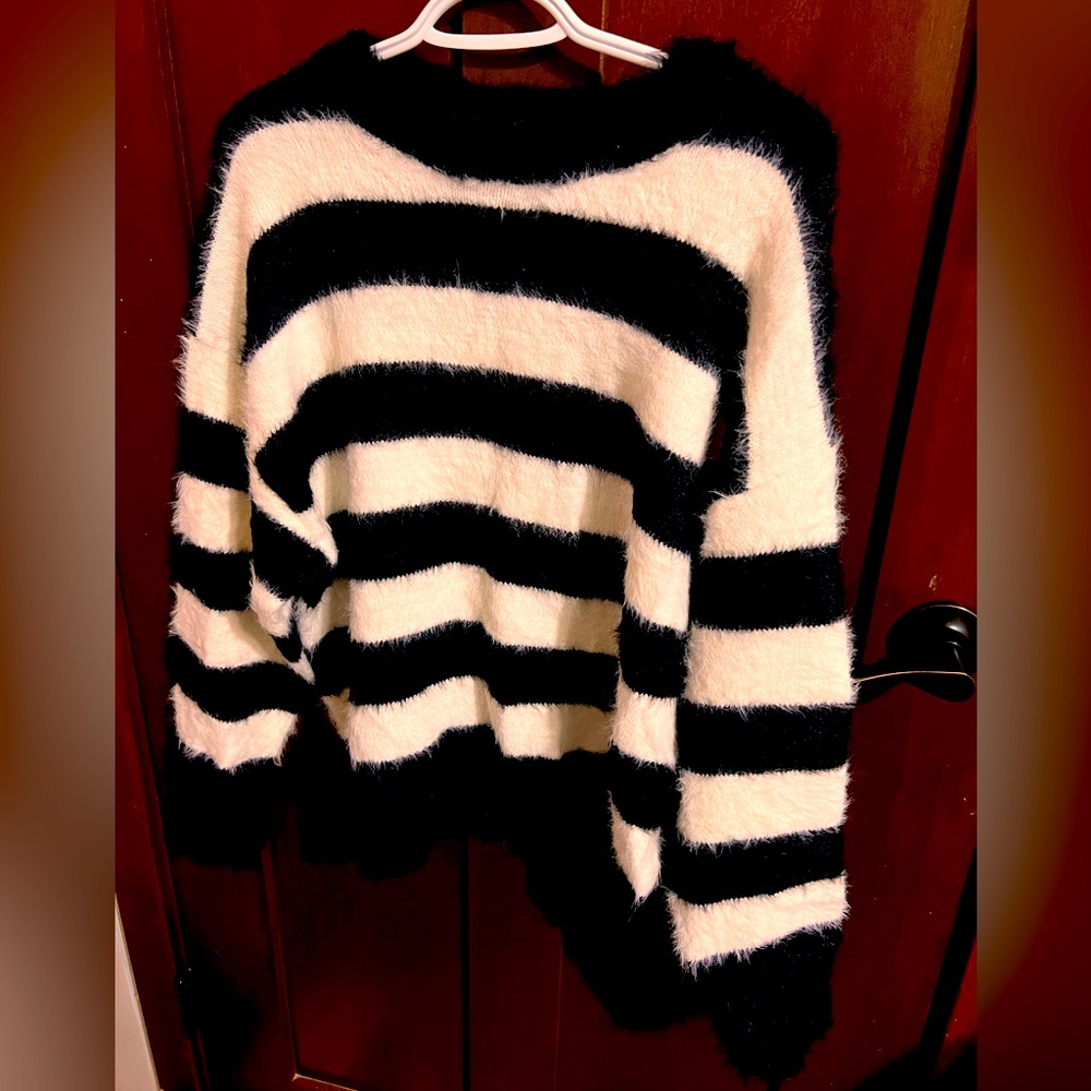 ANew Day Women’s Black & White Fuzzy Sweater Size Large #AA008